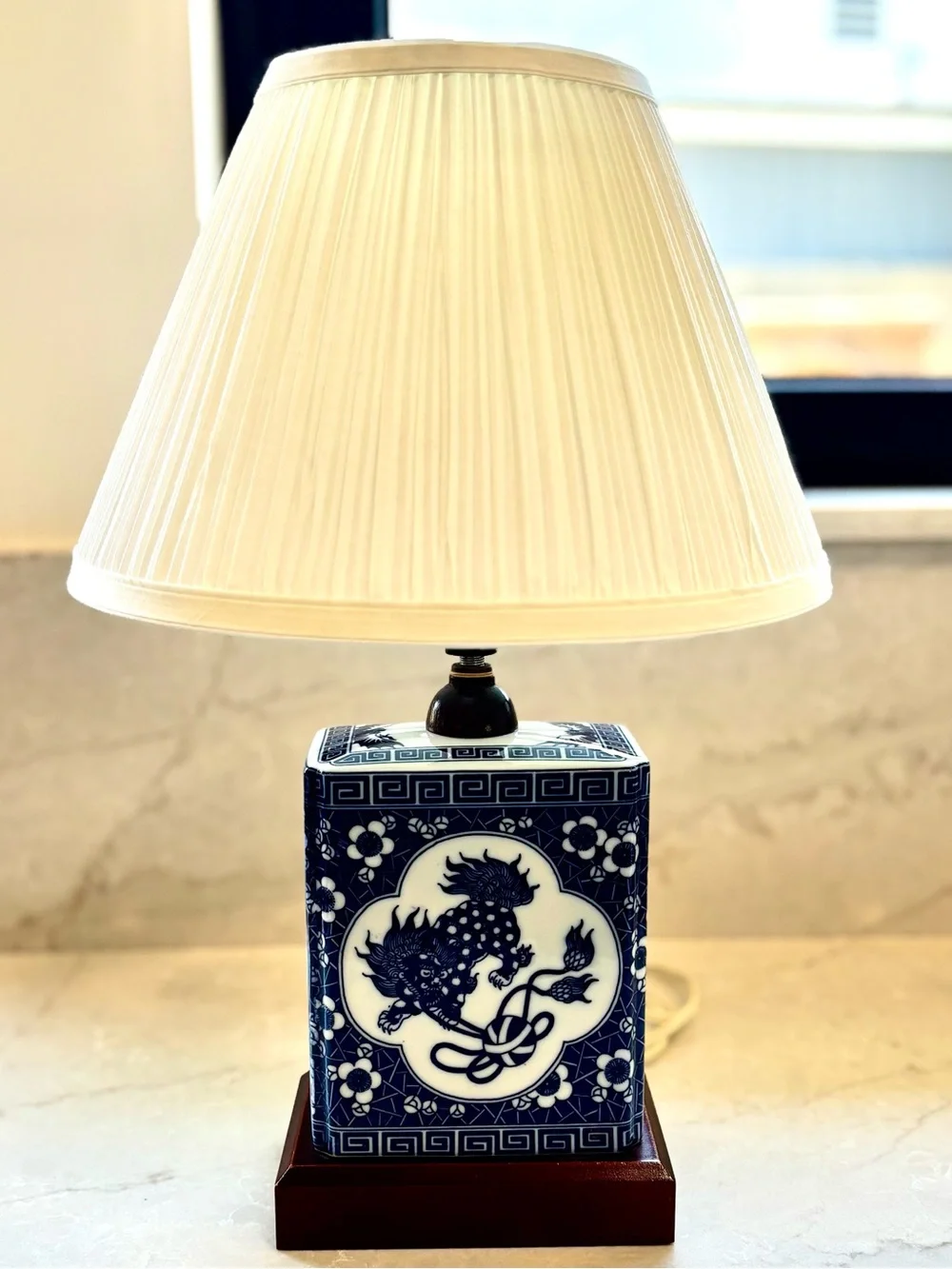Chinoiserie Blue & White Foo Dog Porcelain Tea Caddy Table Lamp Vintage